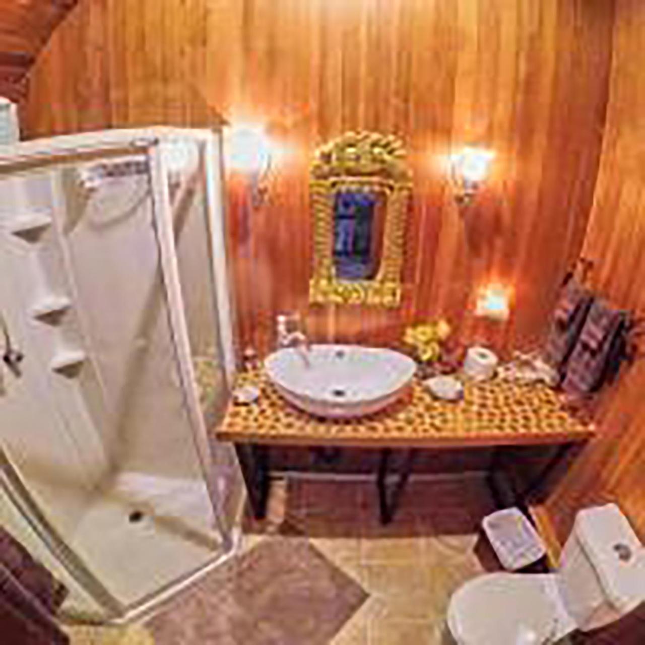 Wedgwood Manor And Glamping Retreat Hotel Crawford Bay Kültér fotó